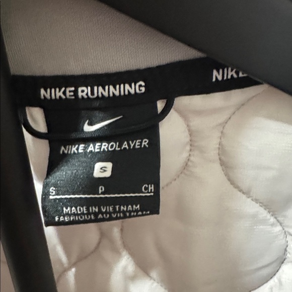 NIKE - Picture 3 of 3